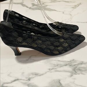 Paloma Black Heels with Elegant Pattern